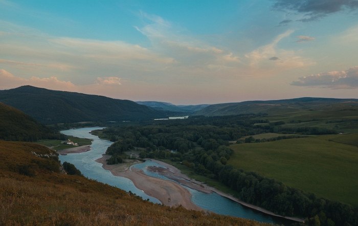 Долина Чарыша в предгорьях